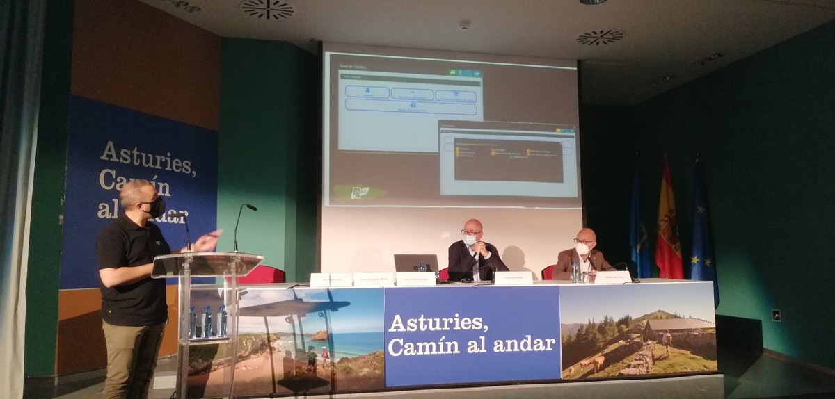 UPintelligence's tweet photo. Nuestro CEO hoy en el stand de @TurismoAsturias en @Feriasturias #64fidma explicando el funcionamiento de nuestra app basada en #ar #RA para #turismointeligente, dentro del proyecto #Di4 #dti #turismosostenible #tecnologiaparaturismo https://t.co/pQUReXQZFA
