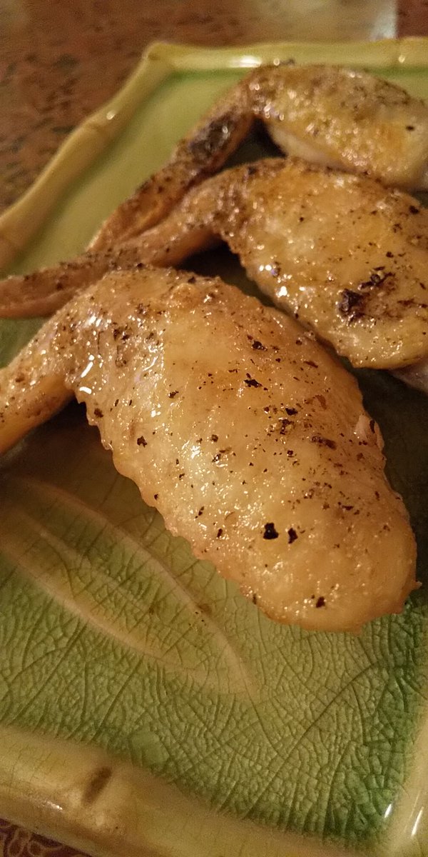 鈴きん على تويتر 酒類提供禁止になる前に 手羽先 玉子焼 鰹ハラス焼き 美味しいものを食べながら飲む酒のなんと心が幸せになることよ