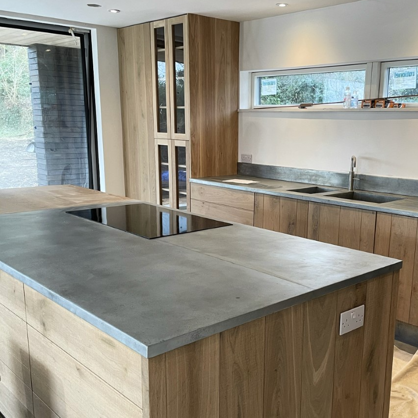 HapaArchitects's tweet photo. Precise corner detailing at Black Timber House, East Sussex 
@thehouselouisebuilt @irotimber 

#architecture #ecohouse #sustainable #sustainableliving #kitchendesign #kitchendetail https://t.co/PQfiw2Sbvx