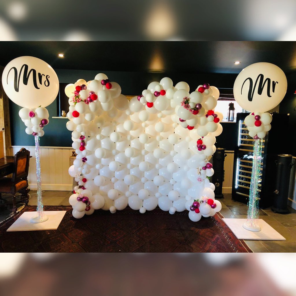 BalloonsAreFun_'s tweet photo. Weddings 👰🤵‍♂️ are eventually happening and there is no  better way to make wedding memories,  than with beautiful balloon display 🎈🤍

Balloon walls make fantastic picture background and can be installed indoors or outdoors to celebrate any occasion 🎊🎉 📸 
 
#BalloonsAreFun https://t.co/kQJETRfYL8