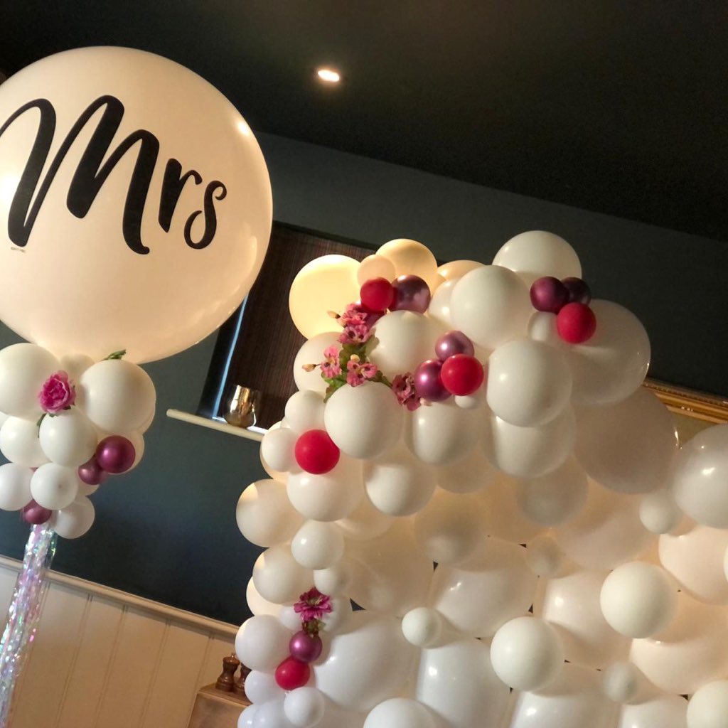 BalloonsAreFun_'s tweet photo. Weddings 👰🤵‍♂️ are eventually happening and there is no  better way to make wedding memories,  than with beautiful balloon display 🎈🤍

Balloon walls make fantastic picture background and can be installed indoors or outdoors to celebrate any occasion 🎊🎉 📸 
 
#BalloonsAreFun https://t.co/kQJETRfYL8