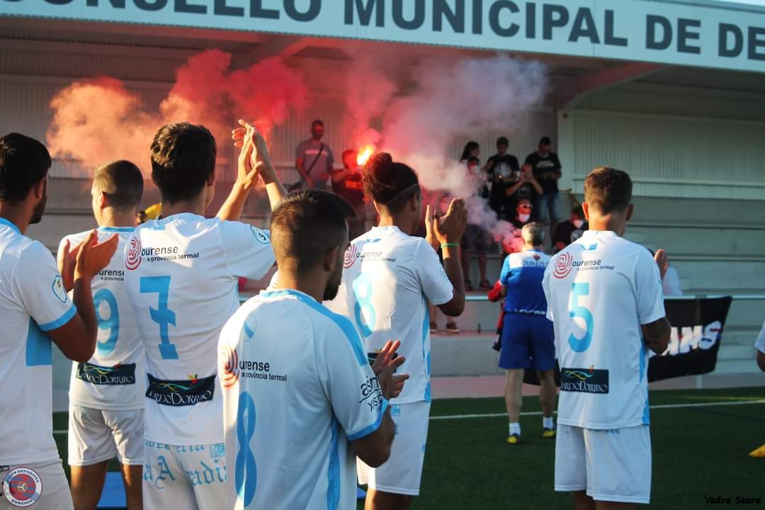 Presentes no primeiro adestramento da tempada para deixarlle claro aos nosos que 𝐍𝐎́𝐒 𝐍𝐎𝐍 𝐀𝐁𝐀𝐍𝐃𝐎𝐍𝐀𝐌𝐎𝐒.

En Terceira, en Preferente ou en Primeira Rexional sempre defendendo Ourense. 

VOLTAREMOS!! 🔴🔵