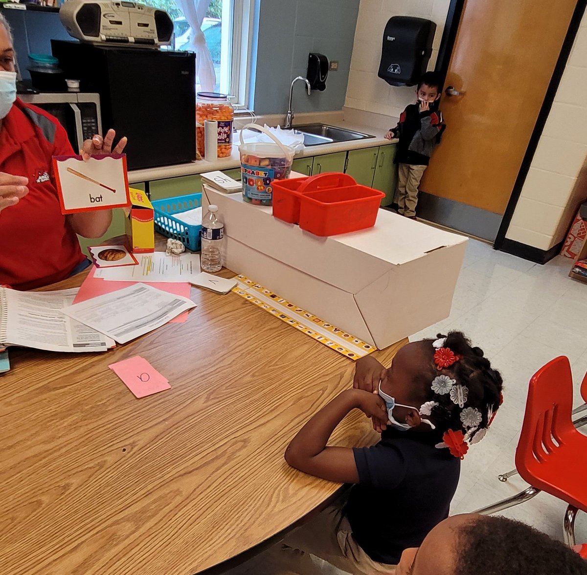 lelemillerzion1's tweet photo. What a joy to see our kindergarten Soaring Eagles use all their senses to work on elements of phonemic awareness and phonics in small and whole group instruction. #Linkingelements @asanders_PES @KeenyaJ @Msgray_withanA @AshleyRucker85 @LetMeTeachplz @teachcarters2 @i_title https://t.co/NKq5KxR1pc