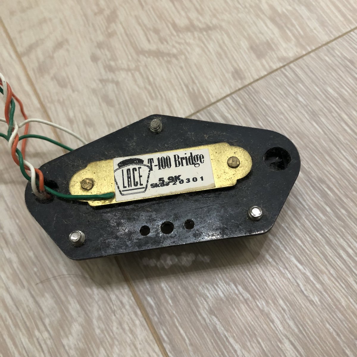 ko_taroimo's tweet image. レースセンサーのテレキャスリアピックアップ見つかった！
でもモデル名T-100って何？廃盤なの？
ネットで得られた情報は現行T-150よりパワー抑えめって事だけ…
誰か教えて…
#レースセンサー
#LACESENSOR
#テレキャスター
#TELECASER