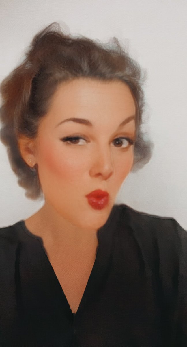 Karinvandebeek's tweet photo. 😘 groetjes van de vintage versie van mij https://t.co/beIIuMI6eW