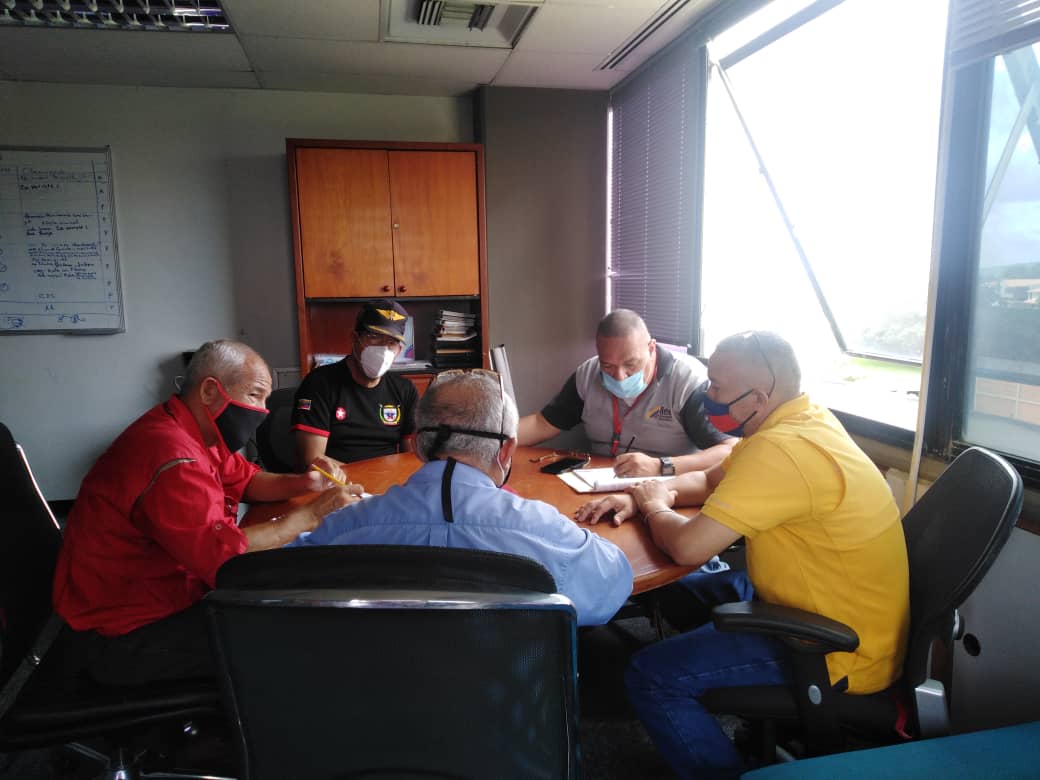 RedSMtt_Lara's tweet photo. Desde la Gerencia de Acompañamiento Comunal se hizo entrega de 5 equipos TDA al personal de Redtv para ser revisados y ponerlos en funcionamiento,  para donar a los medios comunitarios #PatriaProductiva 
@salaprensaCantv 
@redmttlara https://t.co/ElrqjMvSg9