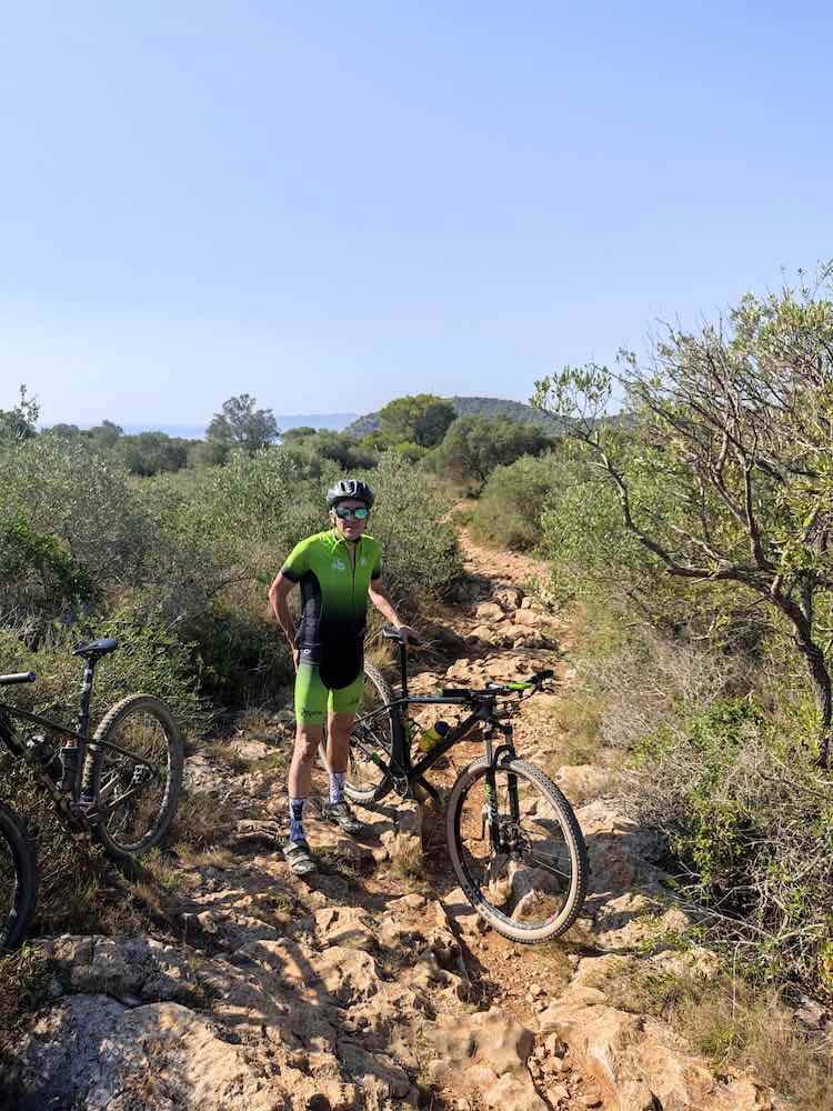Estamos todo el día con bicis. ¿Y qué hacemos cuando nos vamos de vacaciones? ¡Montar en bici, claro!