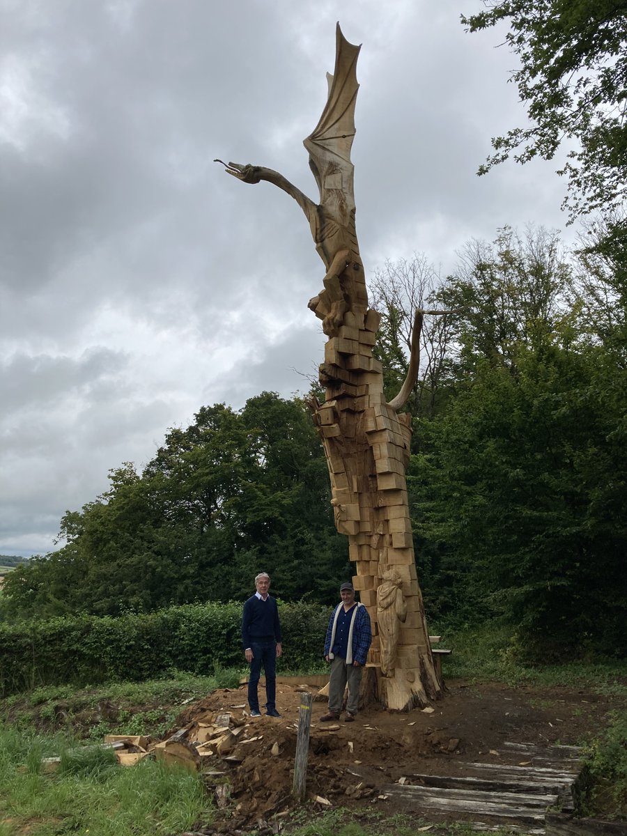 moselle_tv's tweet photo. Cette sculpture de 12m de haut domine désormais l'entrée de #Colmen. Une prouesse artistique et technique pour sauver le vieux chêne malade, âgé de 400 ans, et redécouvrir la légende du village. Reportage complet ce mercredi à 18h dans #MoselleInfo. https://t.co/qRm1iqVljI