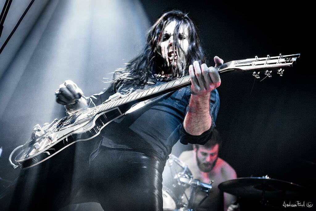 We need Voodoogroove back on stage! Johnny Cage @therhymestonedcowboy kickin it back in 2017 then called Proud now <a href="/festcamden/">Fest</a> #johnnycageandthevoodoogroove #concertphotography #londonlive #prepandemic #gigphotography #livemusicphotography #htbarp #audio… instagr.am/p/CStqEPDt8tt/