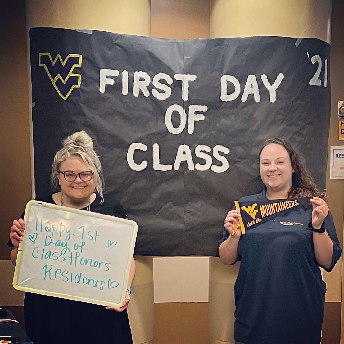 Happy First day of class Honors residents! Come visit us in our photo booth this morning from 7-9am! 💛💙#WVU #WVU25 #HonorsStrong #ResLife