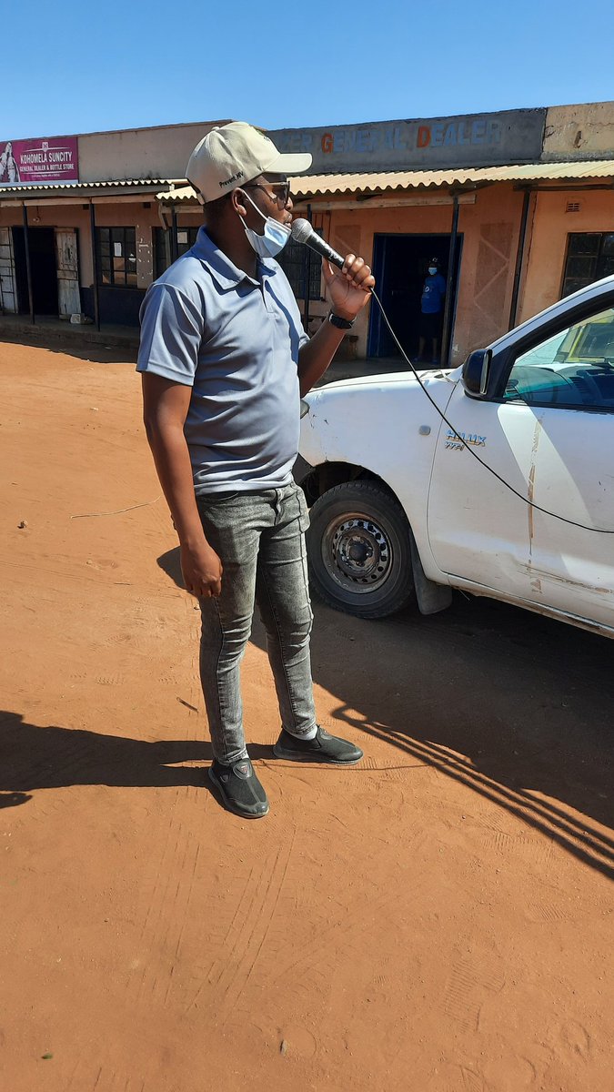 LloydMungoni's tweet photo. The Edutainer OnSet🎙18/ 08 / 21. Awareness was done in Matshiloni and Capfuce Shops : BB East. We also distributed condoms, as we fight Covid 19 let's also fight HIV/AIDS
#getvaccienatedcovid19 #washyourhands #socialdistancing #sanitize #wearamask #onpointmedia #usecondoms https://t.co/TvMc0sWfaI