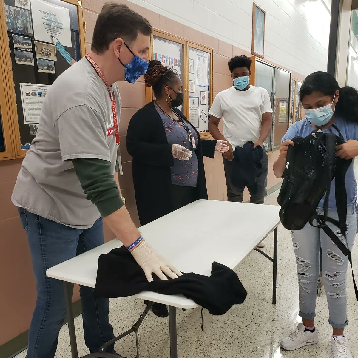 Aldine9_AISD's tweet photo. Our dream team was at the building bright and early on Monday morning to welcome the Mighty Mustangs of the class of 2025 into the building! #AldineForward #A9Strong #AldineFirstDay21 https://t.co/0QAKFH4ZlV