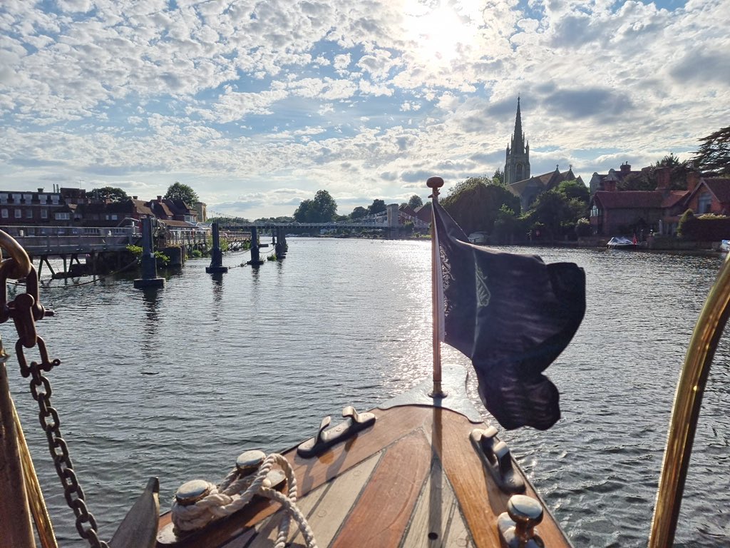 Best view in the house?! We think so! 😍⚓️

#bestview #boating #riverthames #steamboat #familybusiness #steam #tradition #vintage
