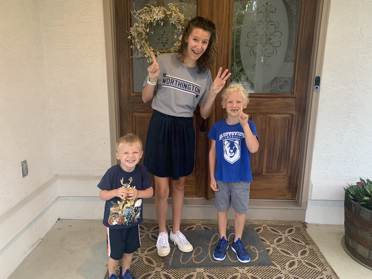 cardinalstrings's tweet image. And we’re back! Year 1️⃣3️⃣ teaching for me and Grade 1️⃣🎉 for this Bluffsview Bear! #itsworthit