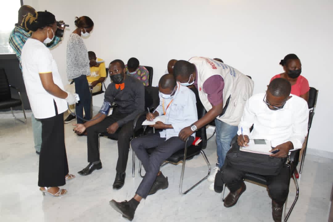 Suivant les orientations du Premier Ministre,Chef du Gouvernement contenues dans la circulaire n°210011/PM-CAB relative à la mobilisation de la population en vue de la vaccination contre la covid-19.
Mme le MTL a invité les cadres,  et certains partenaires à se faire vacciner.