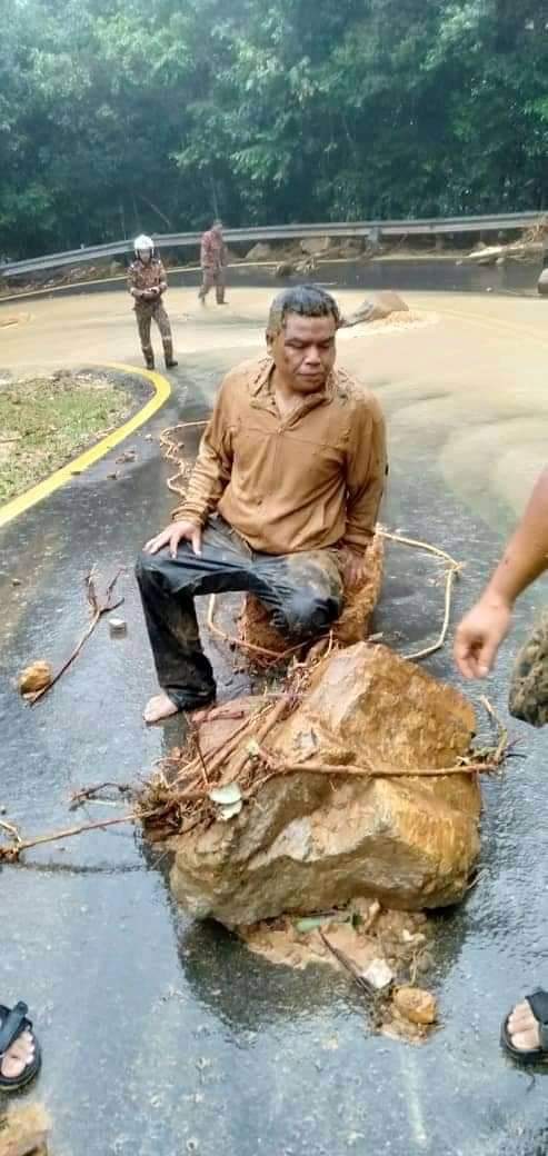 zahrzikri's tweet photo. Keadaan atas gunung jerai lani, Harap harap hujan sereyat la secepat mungkin https://t.co/TpDUQlJXsS