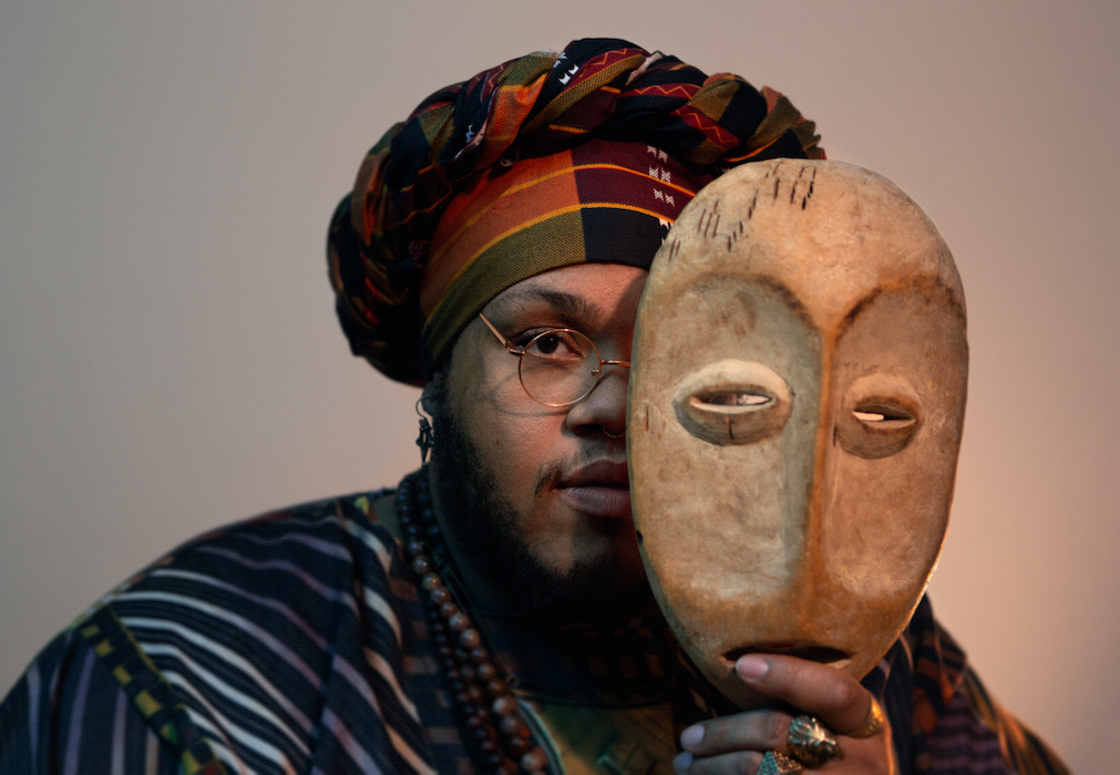 Minneapolis creative <a href="/mmyykkvibes/">MMYYKK</a> takes down performative activism on 'Bout Dat' - jazz-tinged songwriting with a potent message...

"Put your money where your mouth is. Be about that action..."

clashmusic.com/news/mmyykk-ta…