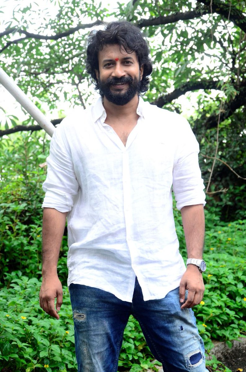 igtelugu's tweet photo. #SatyaDev25 formally launched today with muhurtham shot.
🎥 switch on by @harish2you
🎬by #DilRaju
📋by #KoratalaSiva & Dil Raju
#ProductionNo2
@ActorSatyaDev @krishnakommala #VVGopalaKrishna @kaalabhairava7 @KurapatiSunny @NavinNooli @ArunachalaCOffl https://t.co/RfITxPjigJ