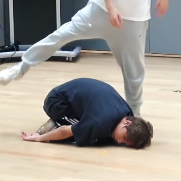 ท่าที่ป่าป๊าทำคือโยคะนะ ทุกคน