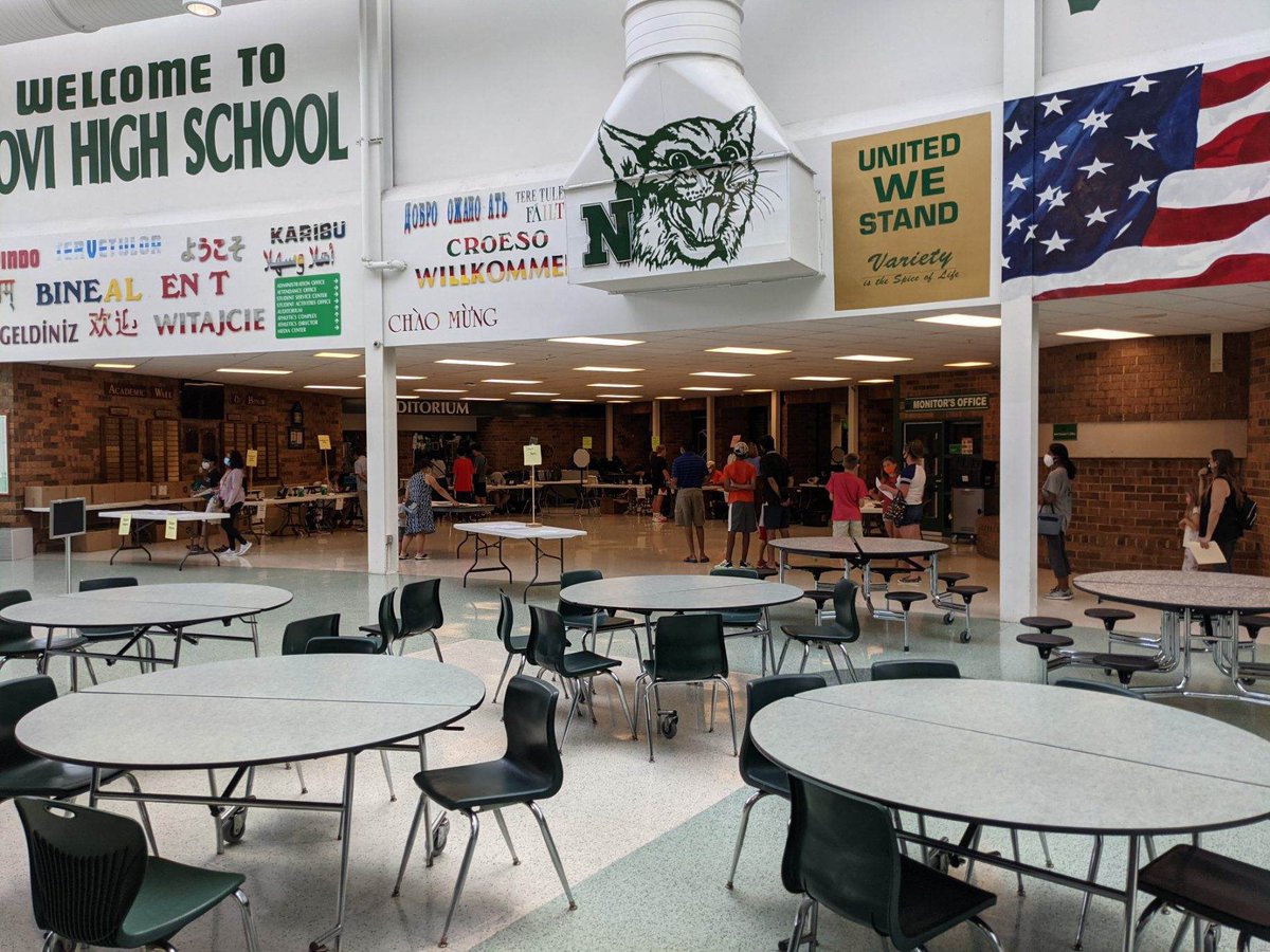 1:1 tech distribution continues <a href="/NoviHighSchool/">Novi High School</a> #NoviPride #WhyNovi #NoviTogether