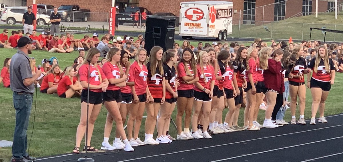 CF_Booster's tweet image. #TigerPride #FallKickOff - more pictures at: facebook.com/CedarFallsBoos…