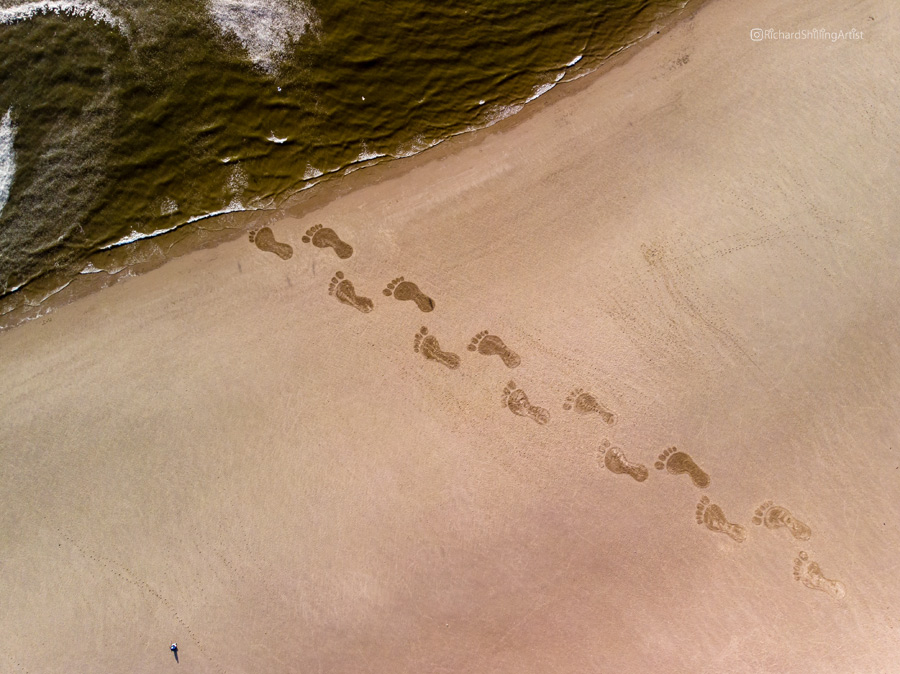 'Leave nothing but footprints' anti-litter PR campaign for <a href="/fyldecouncil/">Fylde Council</a> on St Annes beach. 15 footprints about 130 metres in length.

#landart #natureart #ephemeralart #artinnature #life #sunshine #landartist #environmentalart #transience #flux #fleeting #moment