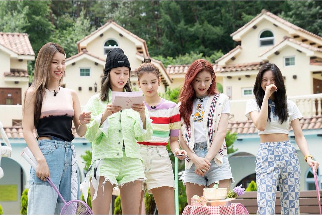 lia looks. (@jlsulooks) on Twitter photo 