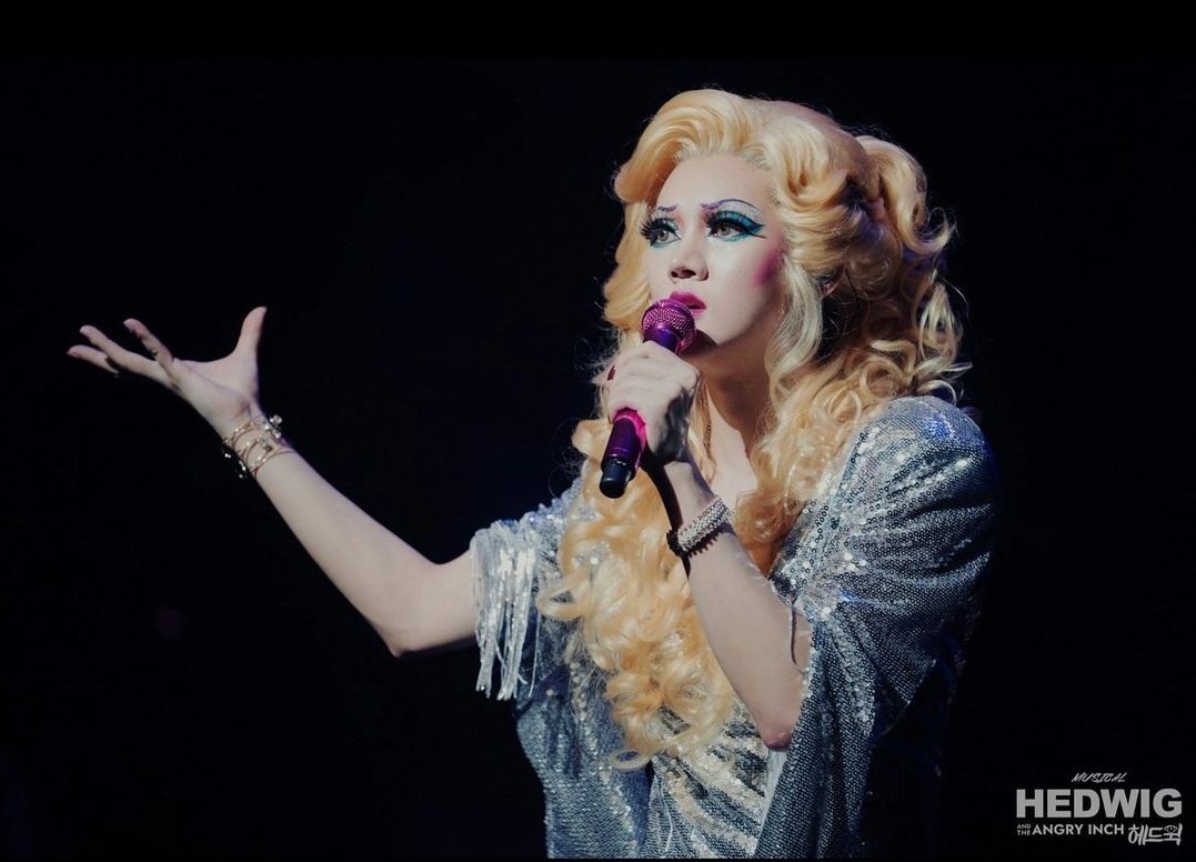 Musicalinlife21's tweet photo. The musical <Hedwig> New pics(2)
2021.07.30~10.31
Cast:
Hedwig | #오만석 #조승우 #이규형 #고은성 #렌
#뮤지컬 #헤드윅 #충무아트센터대극
#뮤지컬헤드윅 #헤드윅 #Musical #hedwigandtheangryinch
#Hedwig
#johncameronmitchell #stephentrask #koreamusical #k_lineup2021 https://t.co/i6c9vXZY5j