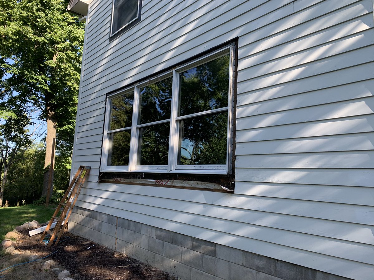 Turfintel's tweet image. Last weekends project. A 12’ x 5’ window replacement in the living room. That was a really heavy window. Thanks @km_johnsen @BJohnsen0716 @hockey0716 for the assist.