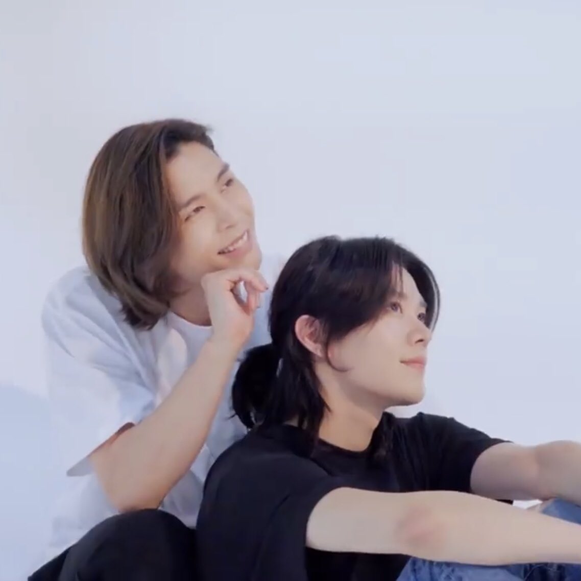 คุรลูน่า comeback stage tweet media