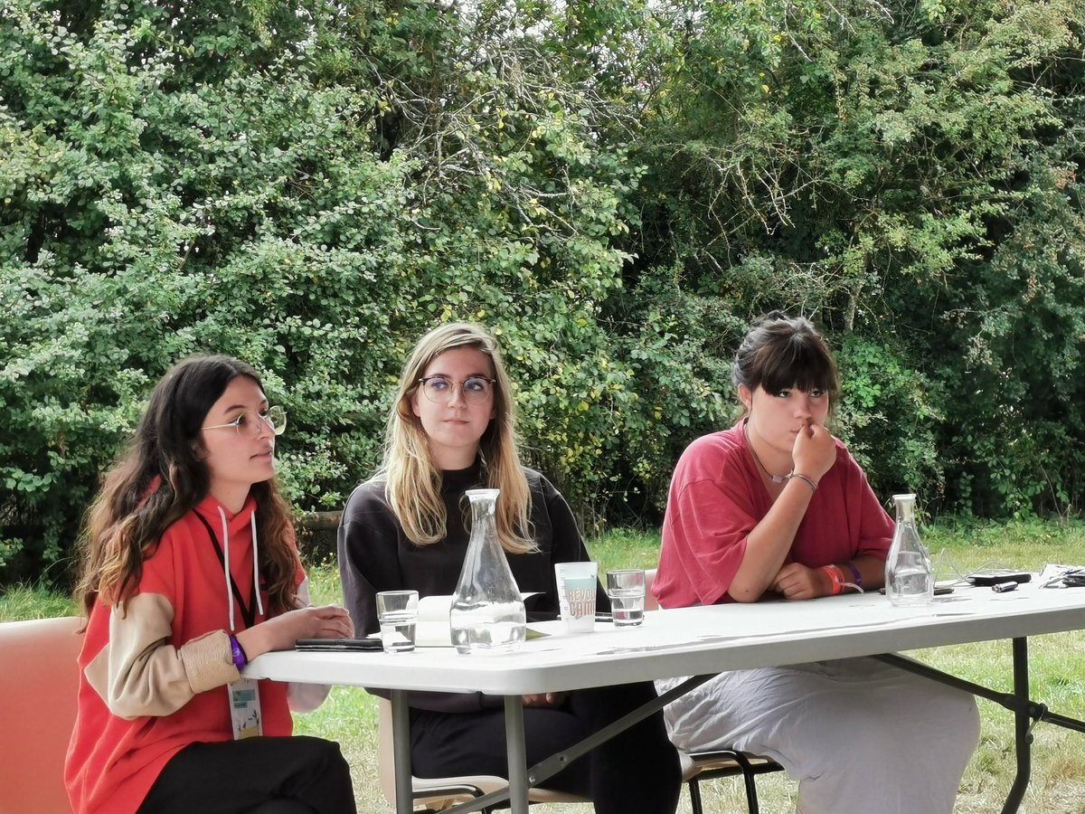 A_V_Cailleteau's tweet photo. "Être militantes et responsables dans les organisations syndicales et politiques" par @nes_chkh (@ResilienceFra), @MarionBeauvalet (@LePG), @Camillepartenv3 (@MNL_National).

Merci @CampRevolte pour l'organisation de cette belle et nécessaire conférence ! #RC2021 https://t.co/HCI3SRQmyA
