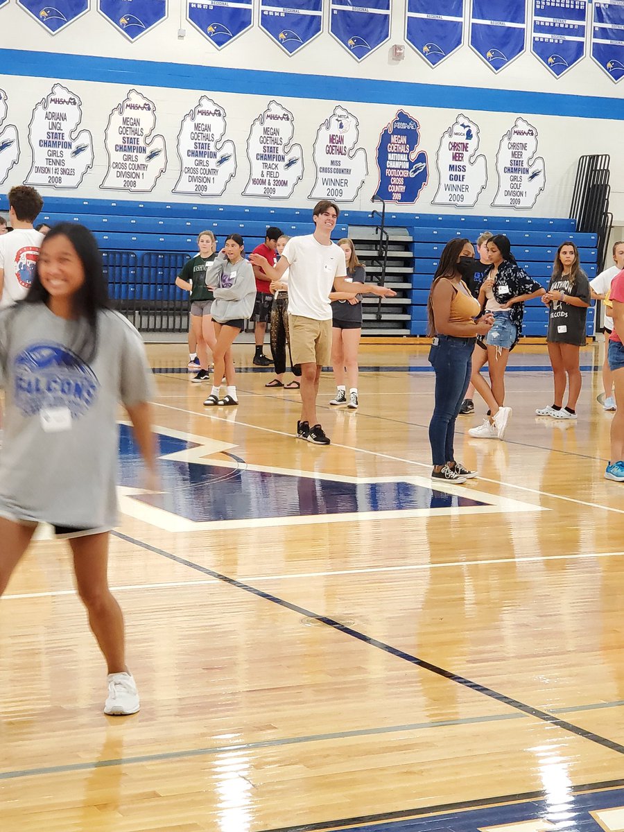 FalconLinkCrew's tweet image. Our Link Crew leaders have spent the past two days getting ready to welcome our newest Falcons! Freshmen, we can't wait to see you at orientation tomorrow, Thursday the 19th at 8am! Enter at the athletic entrance off Livernois! @RHSFalcons @BoomerangPrjct #linkcrew