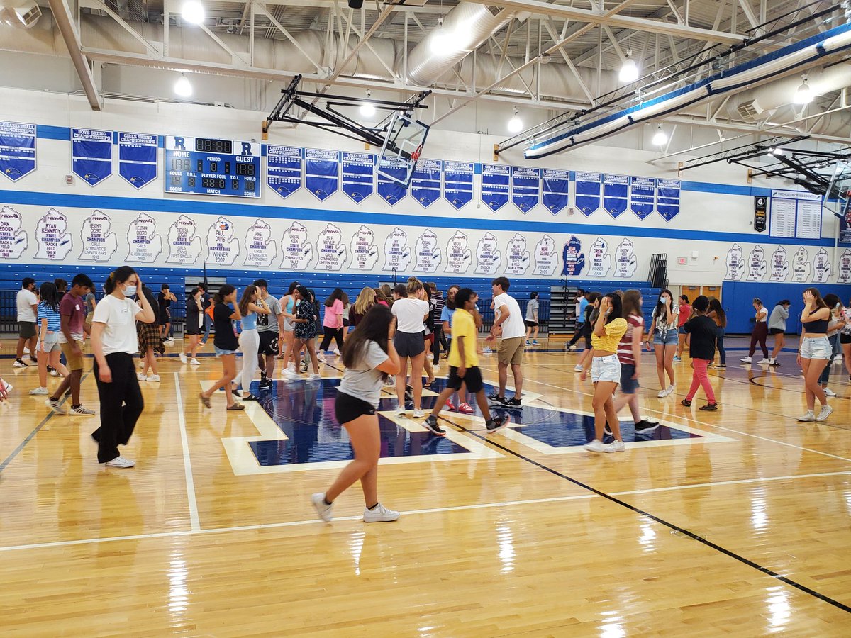 FalconLinkCrew's tweet image. Our Link Crew leaders have spent the past two days getting ready to welcome our newest Falcons! Freshmen, we can't wait to see you at orientation tomorrow, Thursday the 19th at 8am! Enter at the athletic entrance off Livernois! @RHSFalcons @BoomerangPrjct #linkcrew