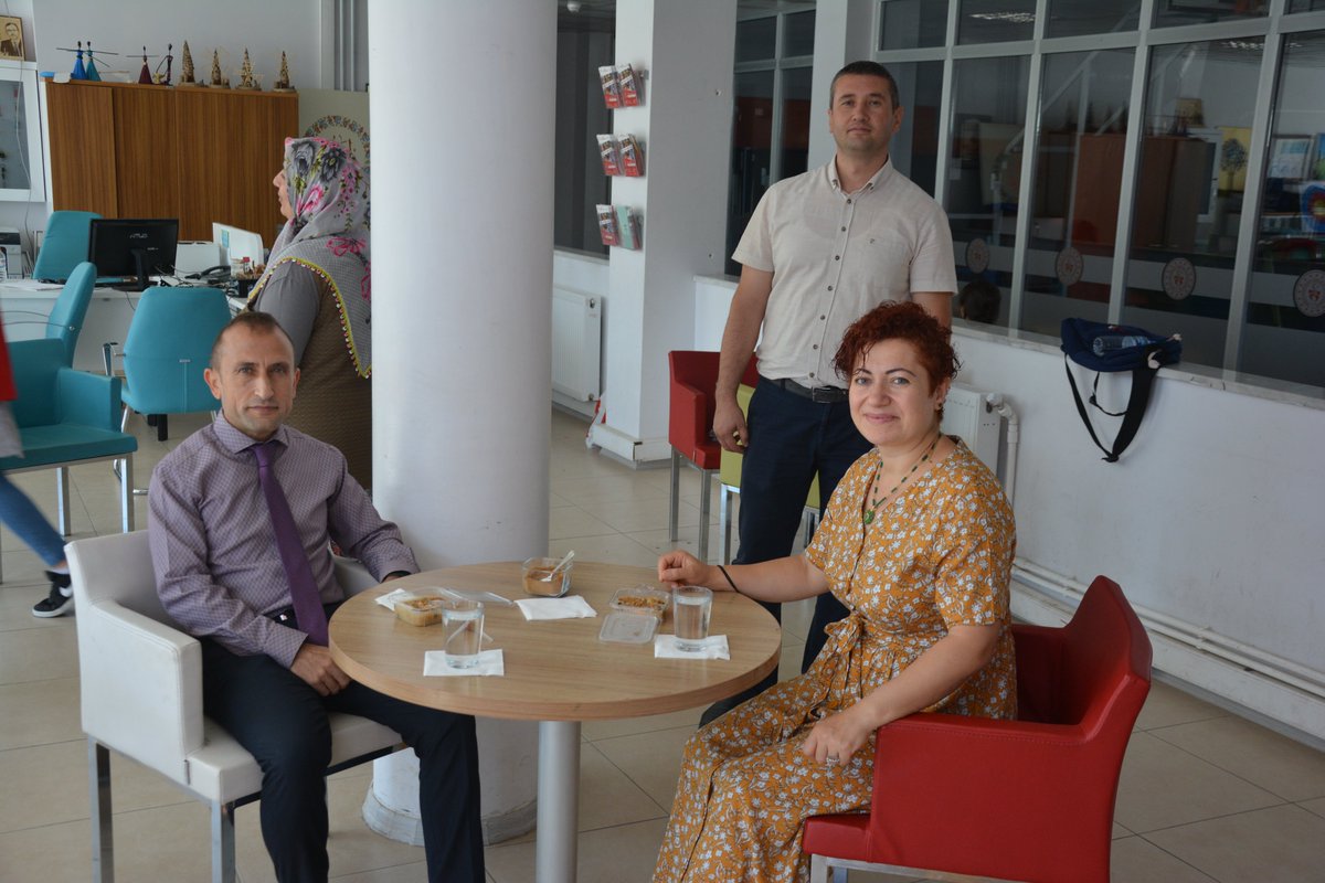 GSBRmzKonus_GM's tweet photo. Aşure, paylaşmaktır,
Aşure, bir olmaktır,
Aşure, berekettir.
İçine katılan sevgi ve duadır.🤗😄
Niğde Gençlik Merkezleri olarak birlik ve beraberlik gününde #Aşure lerimize sevgimizi ve dualarımızı katarak gençlerimize, personelimize ve vatandaşlarımıza  ikram ettik. #GSBGM https://t.co/BQWCrRMnjx