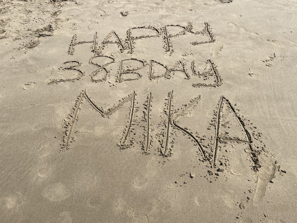 mascaro72's tweet photo. .@mikasounds Tantissimi auguri #angelobello #happybirthdaymika #18agosto #MIKA #mikafan ๐๐๐๐พ๐พ๐พ๐พ๐พ https://t.co/uReRxkuD4C