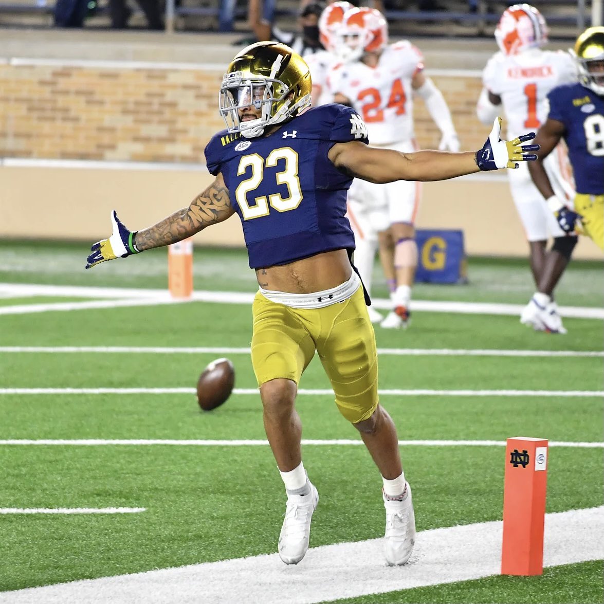 We have 1️⃣ cottage left for ND’s first home game… Check out our Gold Coast Cottage❗️

❗️Lake rentals website in bio❗️

#tjlr #notredame #fightingirish #football #gameday #bluegold #puremichigan #lakelife 

Credit: Matt Cashore-Pool/Getty Images