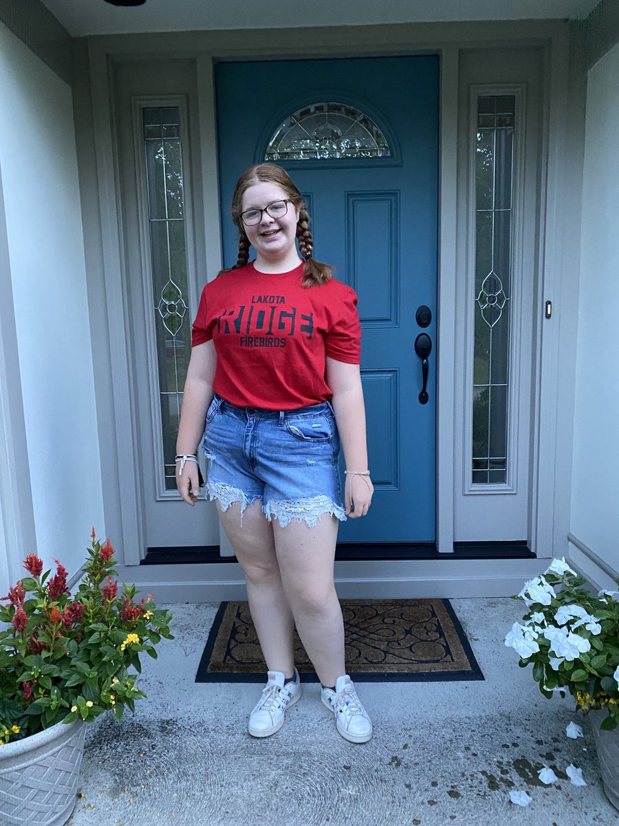 EmmaHurt1976's tweet image. #FirstDayof7thGrade at ⁦@LakotaRidgeJR⁩ #OldManTimePleaseSlowDown #WEareLakota #RidgeChampion