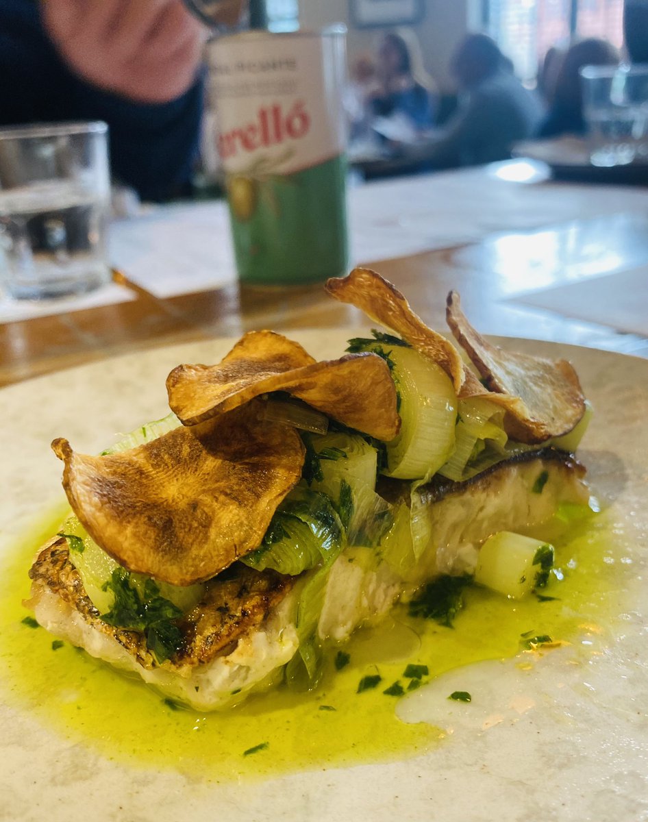 salthousetapas's tweet image. Hake, butter bean purée, leeks..