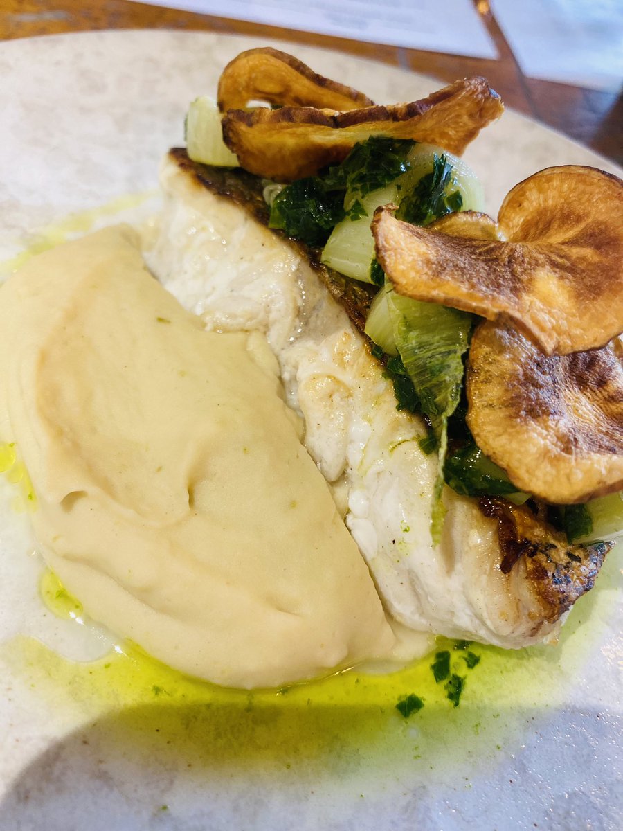 salthousetapas's tweet image. Hake, butter bean purée, leeks..