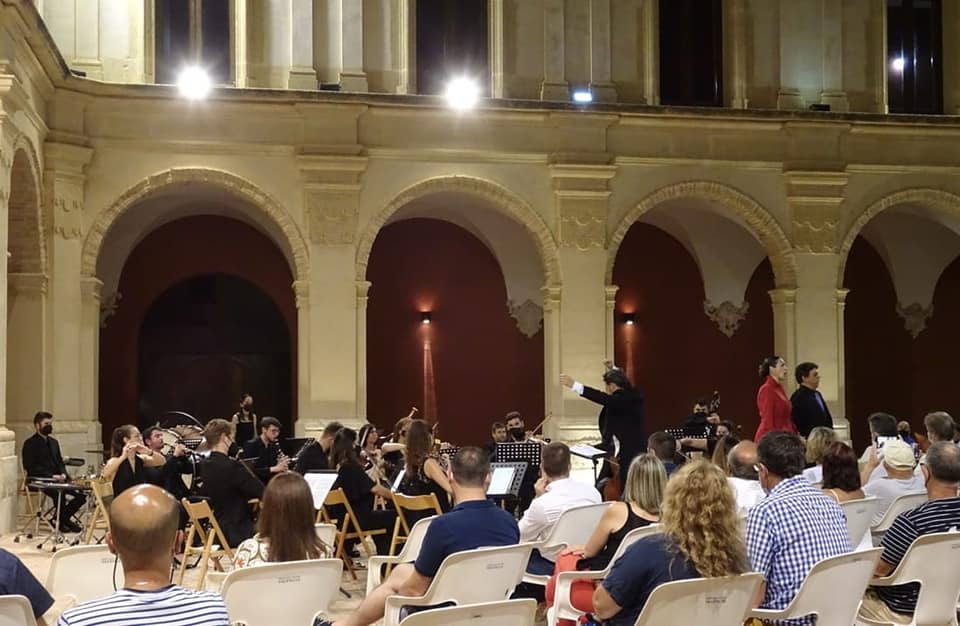 Con la Orquesta de Cámara de Valencia
Teresa Albero, Soprano
Rodrigo Esteves, Barítono
Pere Molina-González, Director