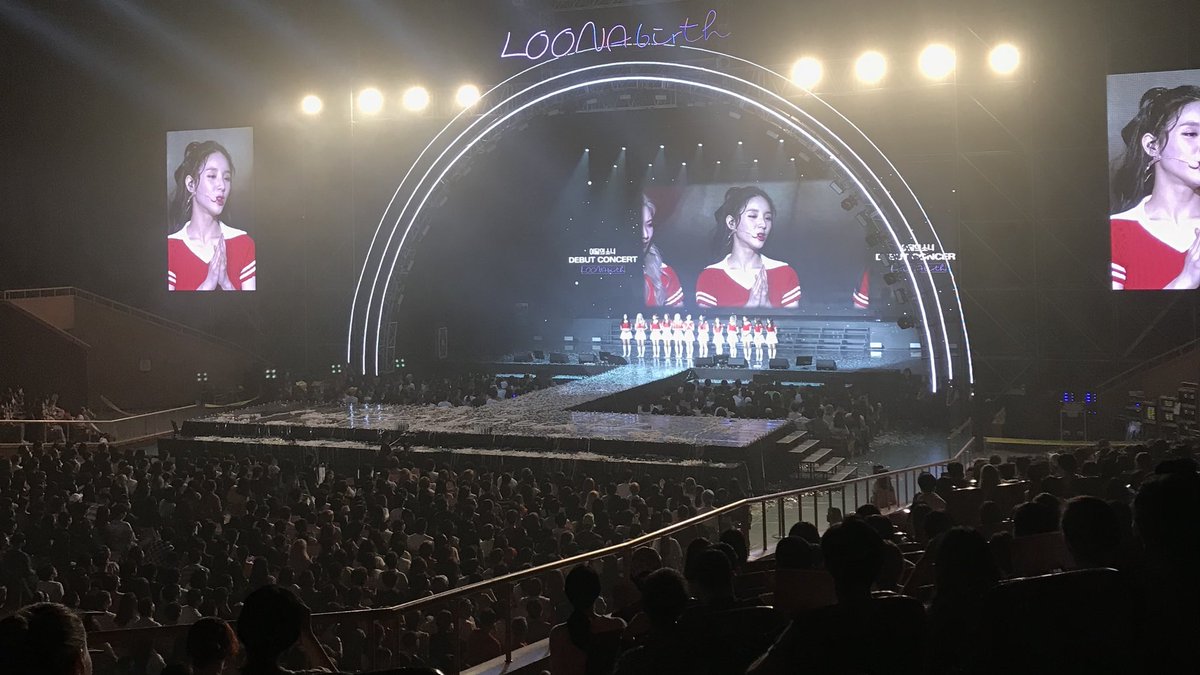 loonapubli's tweet photo. Mais algumas fotos do concerto:

#LOONA #이달의소녀 #LOONABirth https://t.co/myxxNChNTw