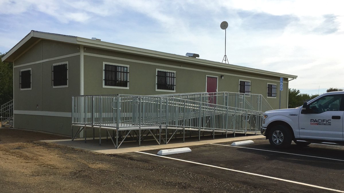 Pacific_Mobile's tweet image. This 24X60 office building was manufactured by @modular_phoenix for a locally-owned almond farmer in Madera, CA. This modular solution replaced a very dilapidated existing office building in need of a replacement and fast. 

#PacificMobile #Modular #Rethinkmodular