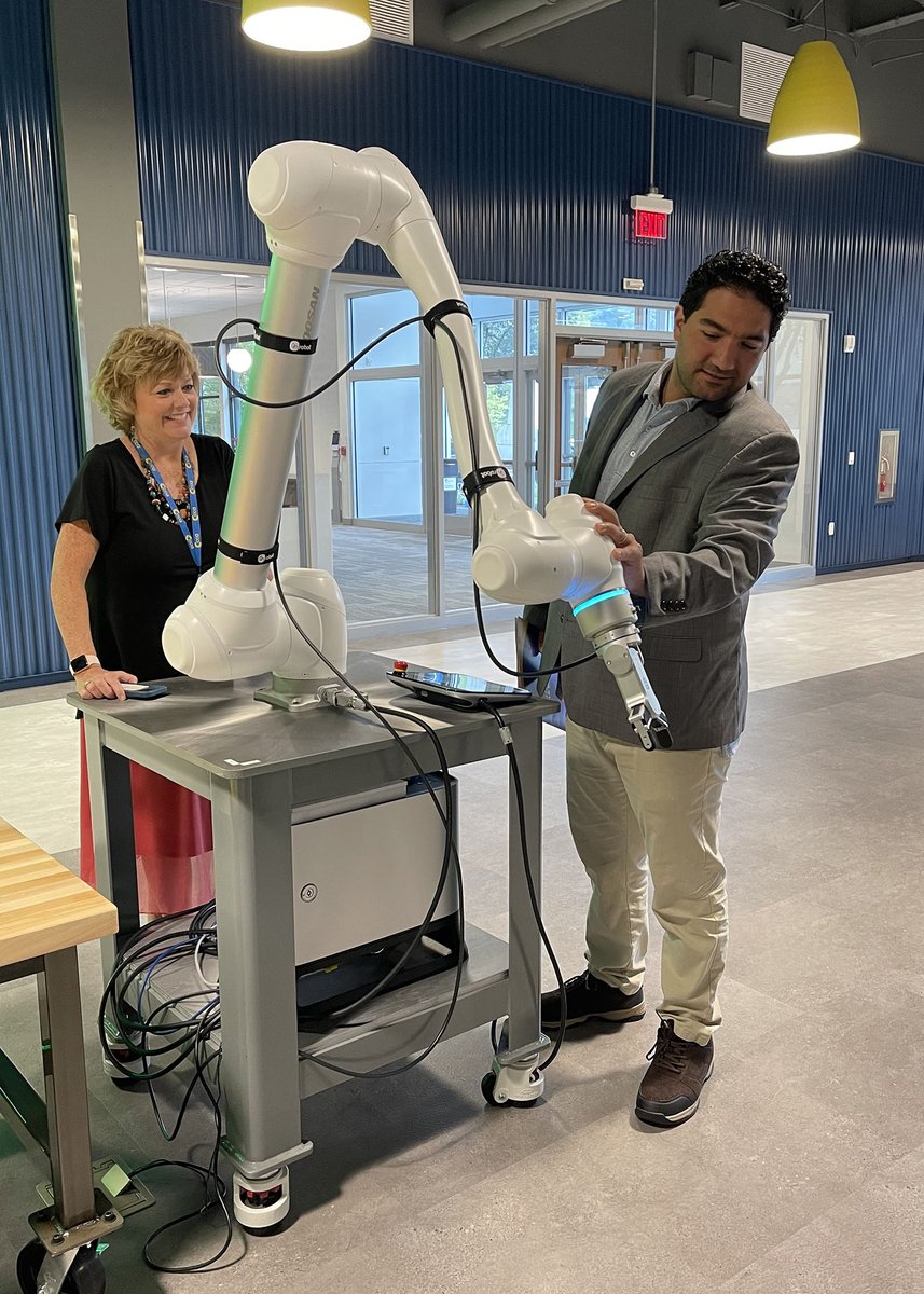 CommCharterAcad's tweet image. Thank you, Rep. Josh Kail, for visiting CCA&apos;s Waterfront Family Service Center in Pittsburgh and touring #TechWorksatCCA. We hope you enjoyed your visit and learning about how #CCA is preparing today&apos;s students for the jobs of tomorrow. #HowSchoolShouldWork #CCAProud @PAHouseGOP