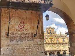 gelviras's tweet photo. "Advierte, hija mía, que estás en Salamanca, que es llamada en todo el mundo madre de las ciencias, archivo de las habilidades, tesorera de los buenos ingenios..."

Cita de Cervantes en la Plaza Mayor de #Salamanca https://t.co/dtkyYhkkOx