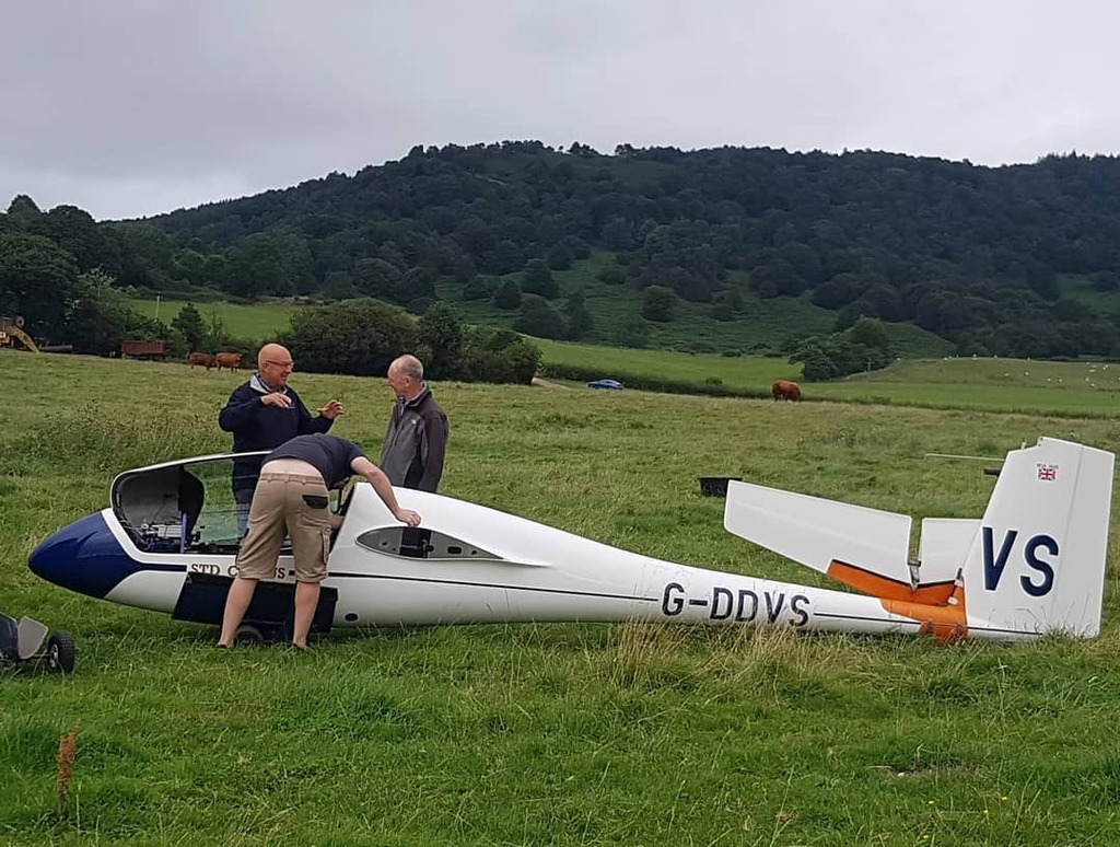 GlideYorkshire's tweet photo. we don't always make it back to the airfield but the bulls came out to cheer him on
#gliding #outlanding #aviation #yorkshireglidingclub #suttonbank https://t.co/j8N3meUBBJ https://t.co/3U5CyB8Hqn