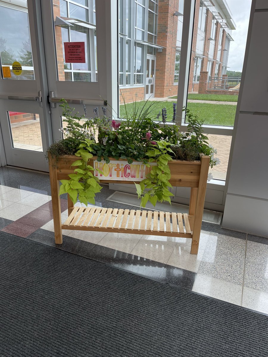 FCPSAchievement's tweet image. Consistent theme is staff are thrilled to have our students back in person!  Welcoming environments.  Picnic tables going up outdoors at LHS- nice outdoor space.  English 11 was already talking about first writing assignment!  #FCPSBackToSchool