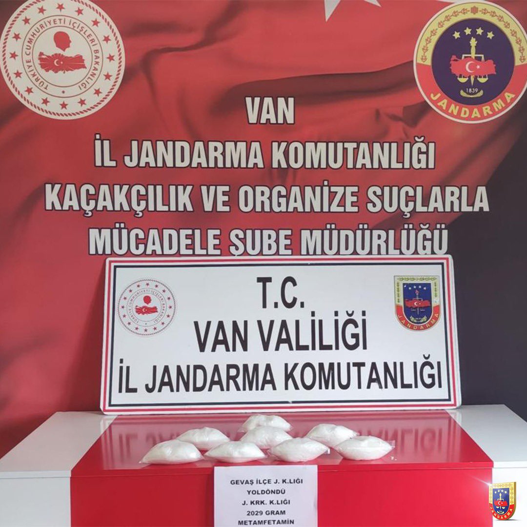 jandarma's tweet photo. Ağrı, Van, Bingöl ve Diyarbakır İl Jandarma Komutanlıklarımızca son 5 gün içerisinde gerçekleştirilen uyuşturucu operasyonlarında;
✔️30 kg. eroin,
✔️139 kg. kubar esrar,
✔️85 kg. toz esrar ve
✔️2 kg. 29 gram metamfetamin ele geçirilmiştir. https://t.co/WCFQg4e67b