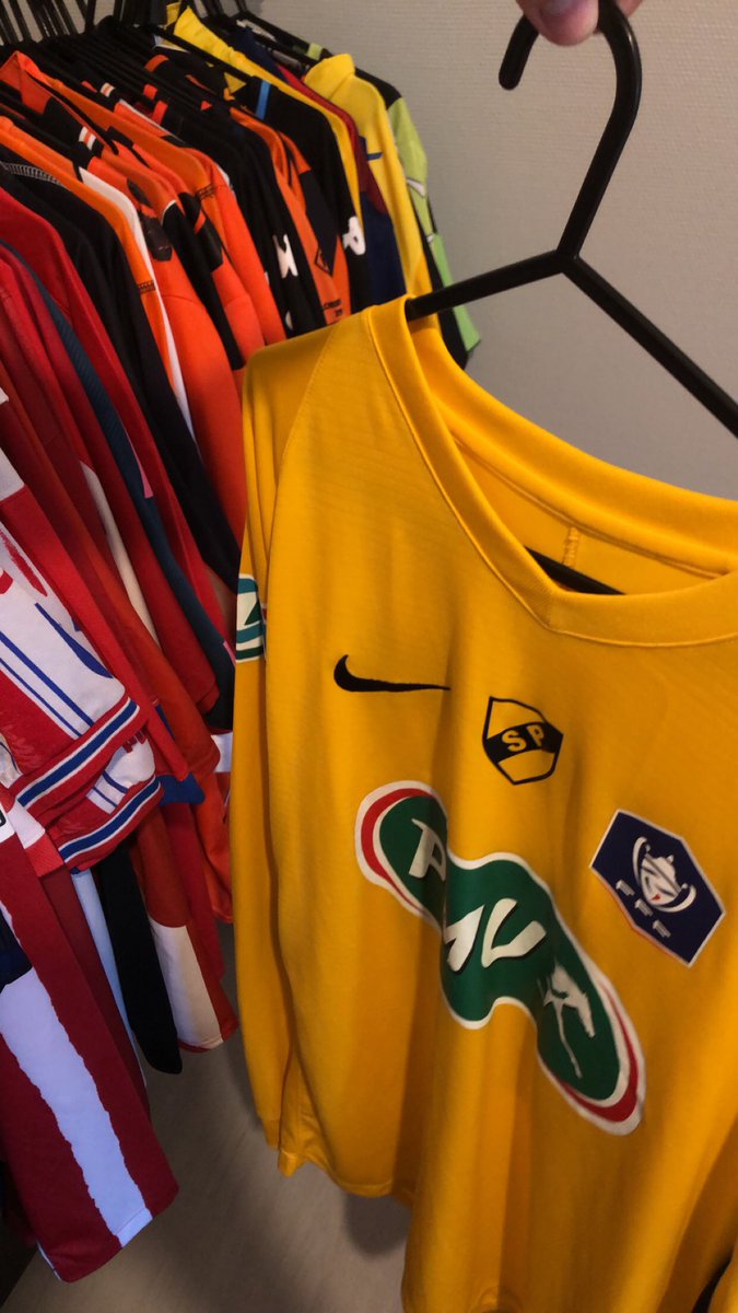 pierrot2497's tweet photo. Ce magnifique maillot du Stade Pontivyen va trouver une belle place en attendant d’être accroché quelque part merci encore à @LTanf t’es un boss https://t.co/quRSjwqPJr