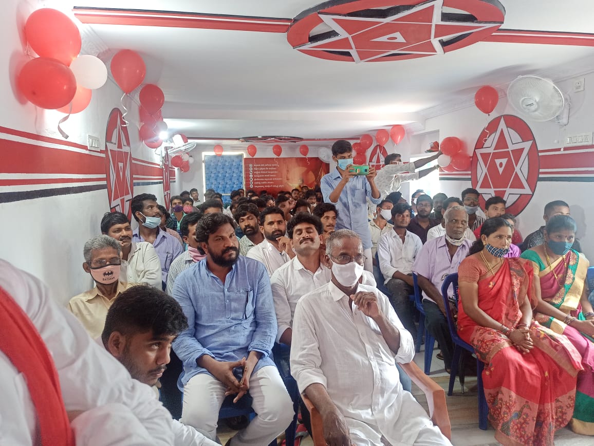 bolisetti_satya's tweet photo. ఆమదాలవలస@JanaSenaParty కార్యాలయంలో క్రియాశీల సభ్యత్వ కిట్లపంపిణీ..

జనసేన రాష్ట్ర ప్రధాన కార్యదర్శులు శ్రీ @TSivasankararao గారు, శ్రీమతి యశస్వి గారు, నియోజకవర్గ ఇంఛార్జ్ శ్రీ పేడాడ రామ్మోహన్ గార్ల చేతుల మీదుగా నాయకులు, వీరమహిళలు, జనసైనికులతో ఈ ఉదయం పండగ వాతావరణం నెలకొంది.. https://t.co/eFvmJrB26d
