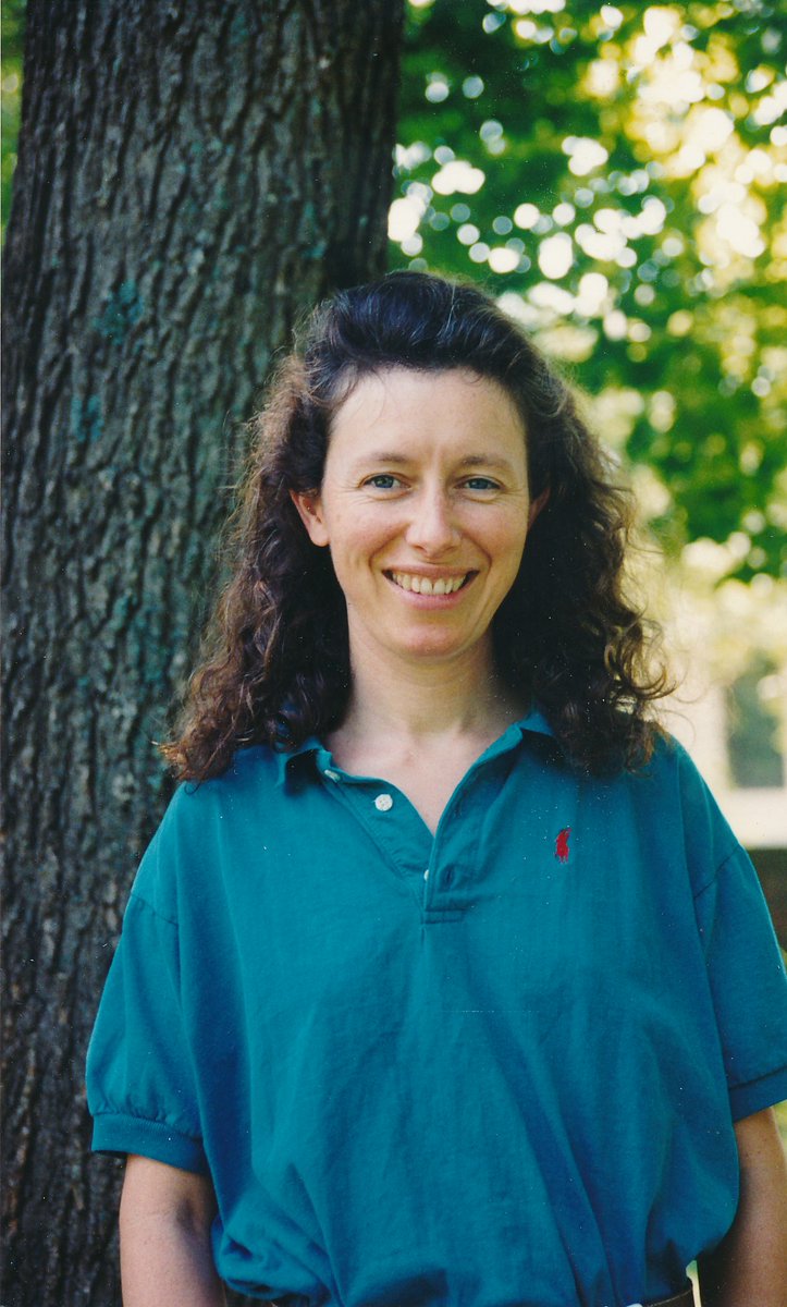 SERCinvasions's tweet photo. #MeetAnInvader
#TBT to the 1990s when Scientist Linda McCann joined the newly formed Marine Invasions Lab. Working on many different projects over the years, her primary focus is #Bryozoan #Taxonomy with the #FoulingProject as well as #CitizenScience projects like #PlateWatch https://t.co/wiaN6u1HGV